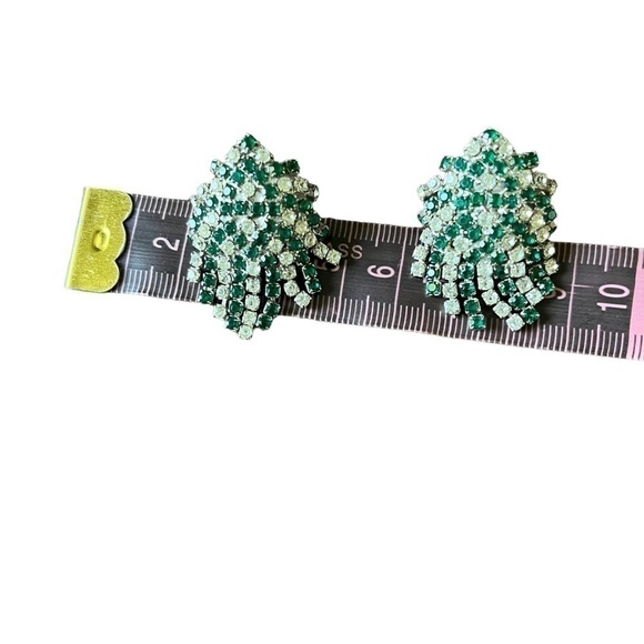 Woman’s Rhinestone Waterfall Cocktail 
With Emerald Marquise Crystal Eearings - Picture 4 of 6